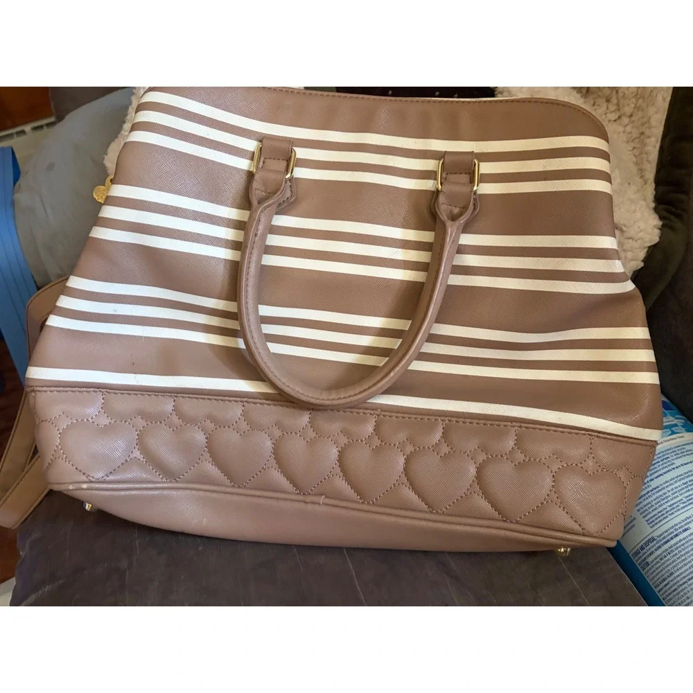 Betsey Johnson Tan White Striped Heart Quilted Satchel Crossbody Bag Bow Charm